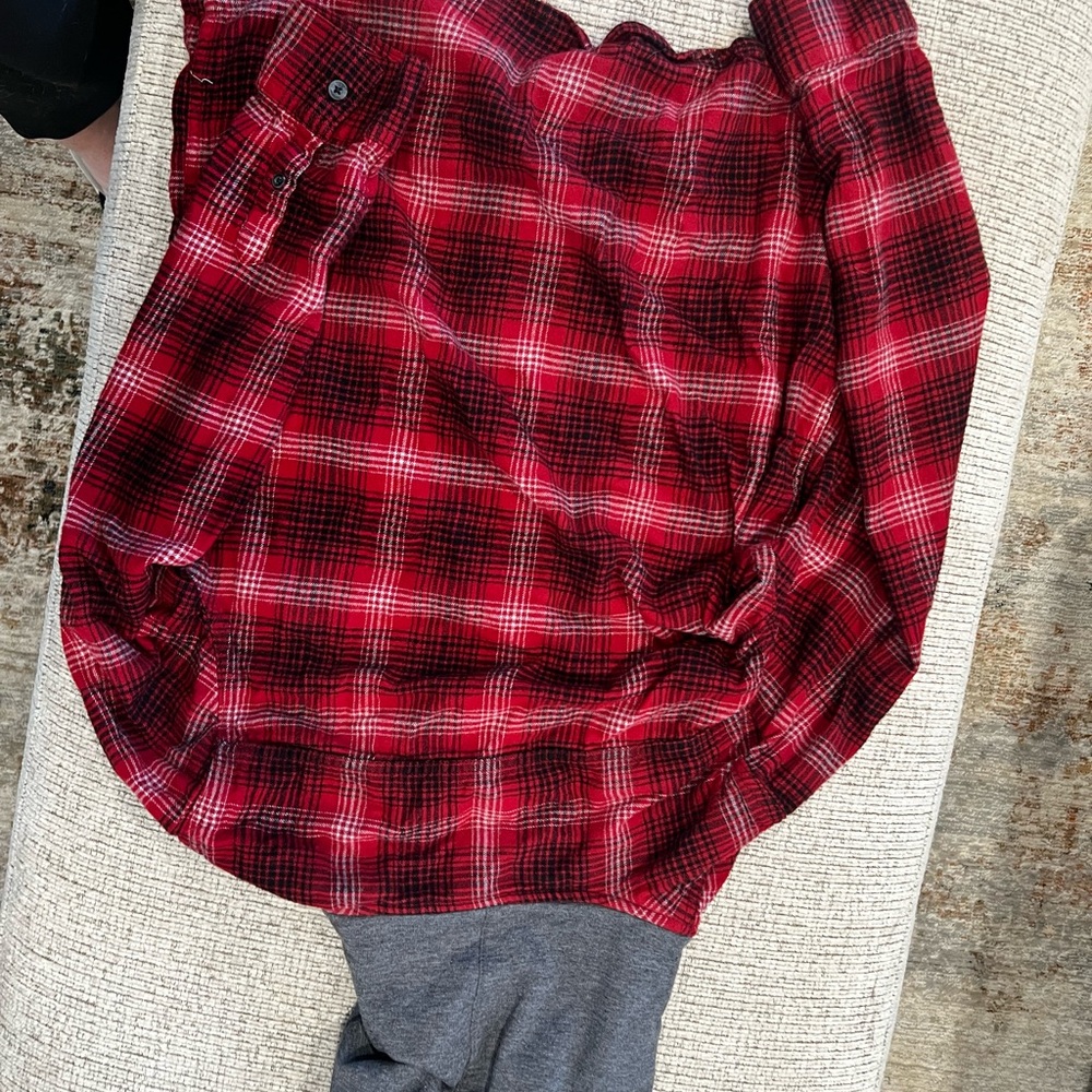 American Eagle Outfitters Red Plaid Shirt and Blue Jeans Set. Item 14.08.2025.2 - Picture 2 of 10